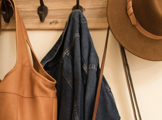 Accrocher un porte-manteau