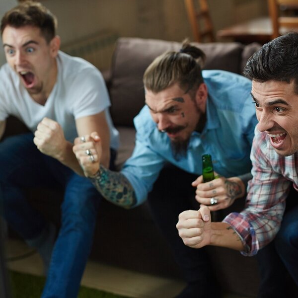 Accrocher simplement un meuble de cuisine